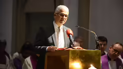 B&uuml;rgermeister Ashok-Alexander Sridharan tr&auml;gt die Lesung vor. / &copy; Tomasetti (DR)