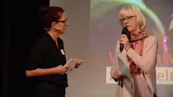 Bürgermeisterin Elfi Scho-Antwerpes gratuliert im Namen der Stadt und definiert die Arbeit von AGIAMONDO als "christliche Nächstenliebe". / © Beatrice Tomasetti (DR)