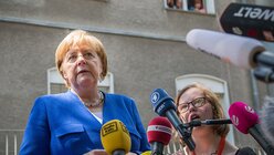 Bundeskanzlerin Merkel und Natalie Dedreux geben ein Statement vor der Presse ab.  / © Hirschbeck (Erzbistum Köln)
