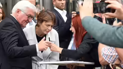 Bundespräsident Frank-Walter Steinmeier und seiner Frau Elke Büdenbender / © Henning Kaiser (dpa)