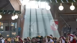 Bundesweite Er&ouml;ffnung der Sternsingeraktion / &copy; Armin Weigel (dpa)