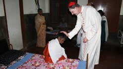 In Calicut besucht Kardinal Woelki ein Altenheim, das von den Missionarinnen der Nächstenliebe geführt wird. / © Ammann (Erzbistum Köln)