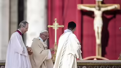 Papst Franziskus während der Zeremonie zur Heiligsprechung von Mutter Teresa / © Angelo Carconi (dpa)