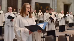Chor bei der Fronleichnamsmesse im K&ouml;lner Dom / &copy; Beatrice Tomasetti