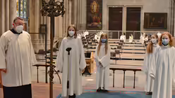 Chorleiter Oliver Sperling stellt jede neue S&auml;ngerin namentlich vor. / &copy; Beatrice Tomasetti (DR)