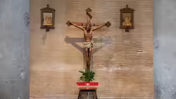 Christus am Kreuz in San Lorenzo fuori le mura / © Martin Biallas (DR)