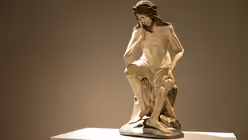 Christus in der Rast von 1480 ist eine der Hauptattraktionen beim nächtlichen Besuch des Kolumba-Museums. / © Beatrice Tomasetti (DR)