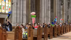 Coronabedingt ist immer eine Reihe frei zwischen den einzelnen Familien. / &copy; Beatrice Tomasetti (DR)