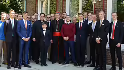 "Danke, dass ich mich immer auf Euch verlassen kann", sagt der Kardinal an die Adresse der Dommessdiener / &copy; Beatrice Tomasetti (DR)