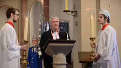 Das Evangelium aus der Apostelgeschichte trägt der Pfarrer der evangelischen Gemeinde Bensberg vor / © Beatrice Tomasetti (DR)