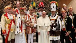 Das Kölner Dreigestirn 2019 trifft Papst Franziskus (dpa)