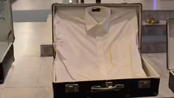 Das letzte Hemd hat keine Taschen - symbolträchtiger geht es nicht.