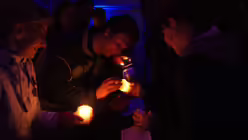 Das Licht wird weitergegeben / © Ina Rottscheidt (DR)