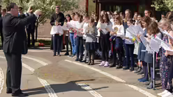 Das vorl&auml;ufige Ende zumindest des liturgischen Programms ist dieser letzte Auftritt des M&auml;dchenchores beim K&ouml;lner Erzbischof / &copy; Beatrice Tomasetti (DR)