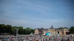 Das Wetter spielt mit (dpa)