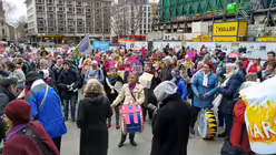 Demo f&uuml;r eine gerechte Kirche: mit Trommeln, Parolen und Gesang  / &copy; Oliver Kelch  (DR)