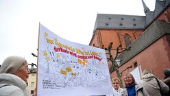 Demonstration vor dem Kaiserdom / © Ottersbach (DR)