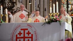 Der Altar in St. Andreas ist mit dem Ordenskreuz der Deutschen Statthalterei geschmückt. / © Beatrice Tomasetti (DR)