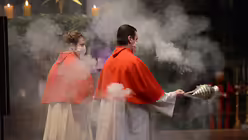 Der anspruchsvolle Weihrauchdienst ist den erfahrensten Messdienern vorbehalten. / &copy; Beatrice Tomasetti (DR)