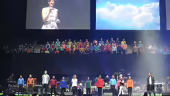 Ein philippinischer Chor zeigt eine Tanzvorf&uuml;hrung / &copy; Beatrice Tomasetti  (DR)