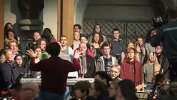 Der Chor unterst&uuml;tzt engagiert die Aussendungsfeier  / &copy; Henning Martin Schoon (privat)