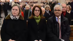 In der ersten Reihe: die Bonner Katholikenratsvorsitzende Dorothee Schw&uuml;ppe und Oberb&uuml;rgermeister Ashok-Alexander Sridharan mit Frau. / &copy; Tomasetti (DR)