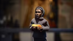 Der Flüchtling David aus Eritrea gehört zu den jüngsten Krippenfiguren und hatte ein reales Vorbild. / © Beatrice Tomasetti (DR)