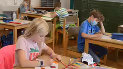 In der "Freiarbeit" w&auml;hlen die Kinder selbst, was sie machen wollen / &copy; Beatrice Tomasetti (DR)