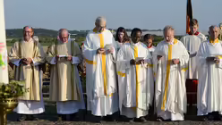Der Freilicht-Gottesdienst hoch auf dem Berg ist bei der Bevölkerung sehr beliebt. / © Beatrice Tomasetti (DR)