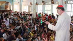 In der Kathedrale von Tellichery hält Kardinal Woelki eine Ansprache an die Gemeinde. / © Ammann (Erzbistum Köln)