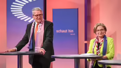 Der katholische Präsident und die evangelische Präsidentin des Ökumenischen Kirchentages (ÖKT), Thomas Sternberg, Präsident des Zentralkomitees der deutschen Katholiken (ZdK), und Bettina Limperg, Präsidentin des Bundesgerichtshofs / © Harald Oppitz (KNA)