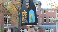 Der K&ouml;lner Dom - mit Domsingschule im Hintergrund. / &copy; Beatrice Tomasetti (DR)