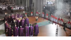 Der Kölner Dom war zur Verabschiedung von Kardinal Meisner bis auf den letzten Platz gefüllt. / © Tomasetti (DR)