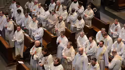 Der Kölner Erzbischof Woelki hat während der Chrisam-Messe im Kölner Dom die Geistlichen des Erzbistums aufgerufen, in der Verkündung des Evangeliums nicht nachzulassen.  / © Beatrice Tomasetti (DR)