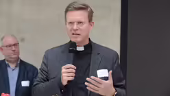 Der Konvent sei eine gelungene Premiere gewesen, sagt Pfarrer Meiering in seinem Res&uuml;mee am Ende der Veranstaltung. / &copy; Beatrice Tomasetti (DR)