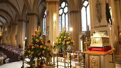 Der Libori-Schrein im  Pontifikalamt am Tag der Frauen am Montag der Liboriwoche (DR)