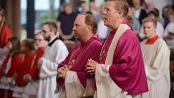 Der neue Leitende Pfarrer Dr. Dominik Meiering und Stadtdechant Robert Kleine / &copy; Tomasetti (DR)