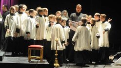 An der Oper "Tosca" sind ab dem 30. Juni wieder viele Kinder der Kölner Dommusik beteiligt. / © Beatrice Tomasetti (DR)