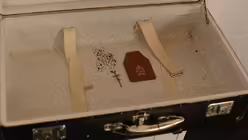 Der Publizist Manfred Becker-Huberti hat sich für einen Rosenkranz entschieden, der ihm einst von Papst Johannes Paul II. geschenkt wurde.