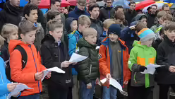 Der Regen tat dem musikalischen Ostergruß der Sänger keinen Abbruch.  / © Tomasetti (DR)