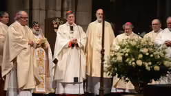 An der Seite von Kardinal Woelki steht der Gast aus dem s&uuml;dindischen Bundesstaat Kerala, Kardinal Cleemis / &copy; Beatrice Tomasetti (DR)