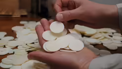 Der Vertrieb der Hostien geht weit &uuml;ber Bistums- und Landesgrenzen hinaus / &copy; Beatrice Tomasetti (DR)