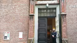 Küster Kaster am Hauptportal / © Kern (DR)