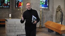 Diakon Dr. Marc Kerling ist Experte bei Fragen der "liturgischen Inszenierung". / © Tomasetti (DR)