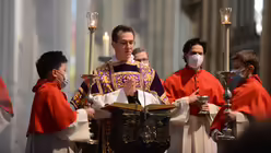 Diakon Imanuel Renz verliest das Evangelium. / &copy; Beatrice Tomasetti (DR)