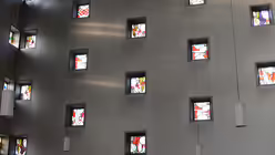 Die au&szlig;ergew&ouml;hnliche Fenstergestaltung macht den Charme der Kirche aus / &copy; Beatrice Tomsasetti (DR)