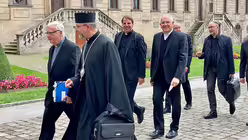 Die Bischöfe trudeln ein. (DR)