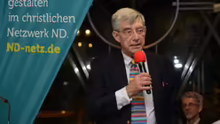 Die Diskussion mit Professor Lesch moderiert der Journalist Klaus Prömpers, auch ein NDer. / © Beatrice Tomasetti (DR)