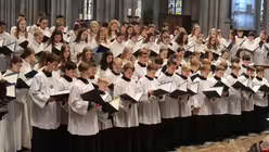 Die Domch&ouml;re unter der Leitung von Eberhard Metternich und Oliver Sperling gestalten das Requiem f&uuml;r Arnold Wolff / &copy; Beatrice Tomasetti (DR)