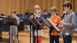 Die Fl&ouml;ten-AG umrahmt die Feier musikalisch / &copy; Tomasetti (DR)